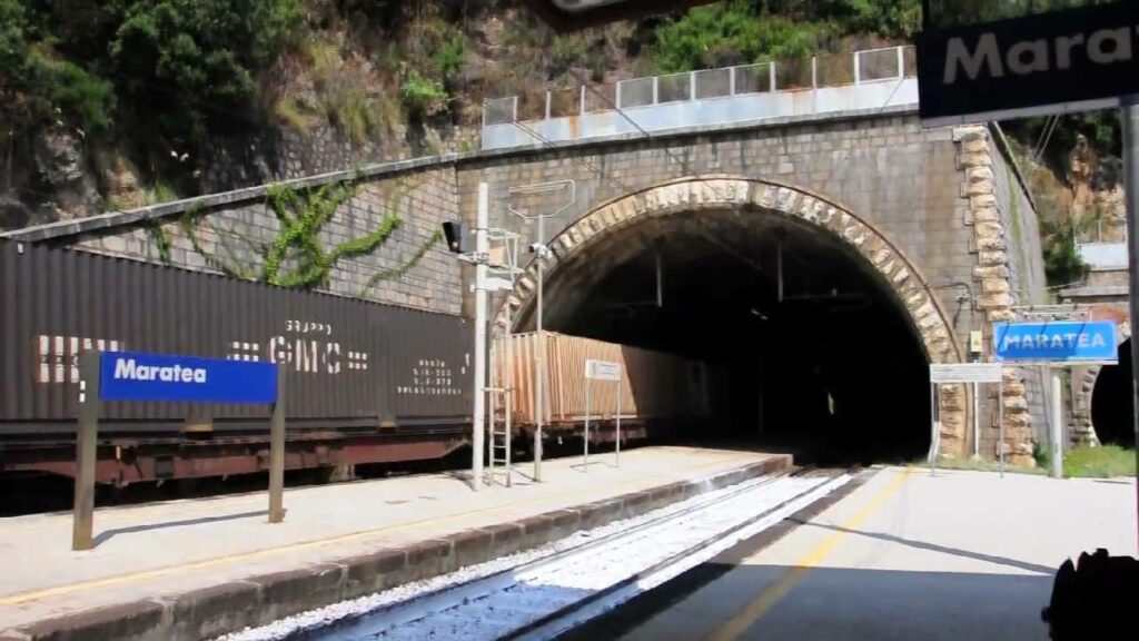 Risultati immagini per stazione maratea