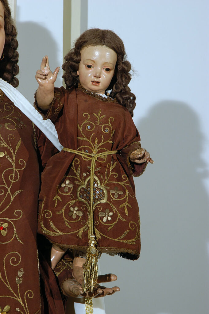 Risultati immagini per STATUA BAMBINO GESù CHIESA SAN PIETRO SALA