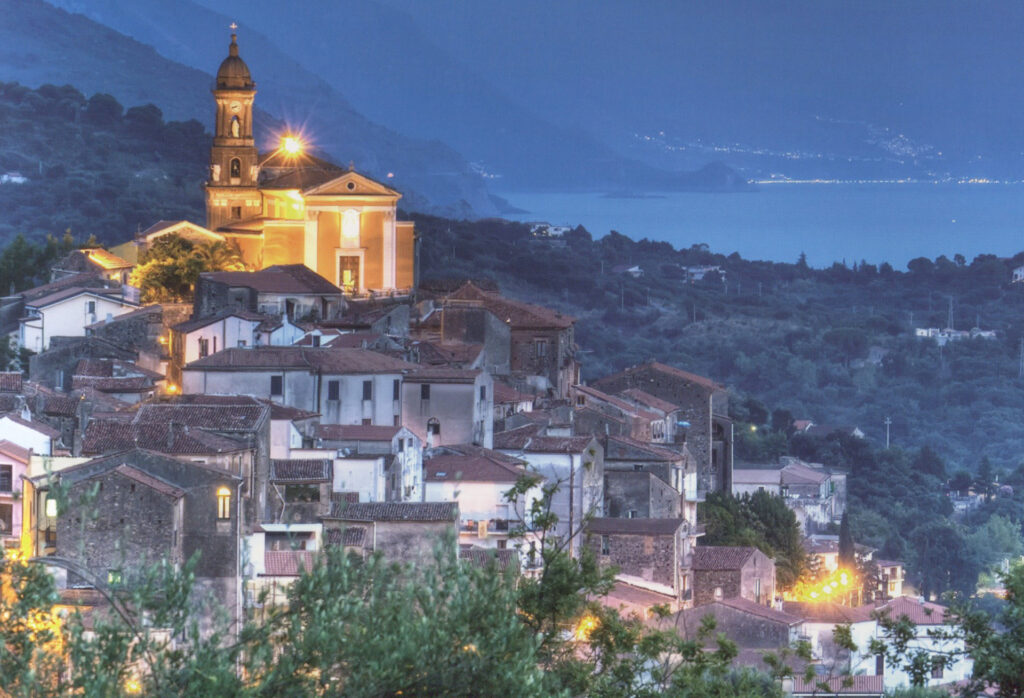 Vibonati, monastero conteso. La Parrocchia trascina il Comune in Tribunale. - 105 Tv