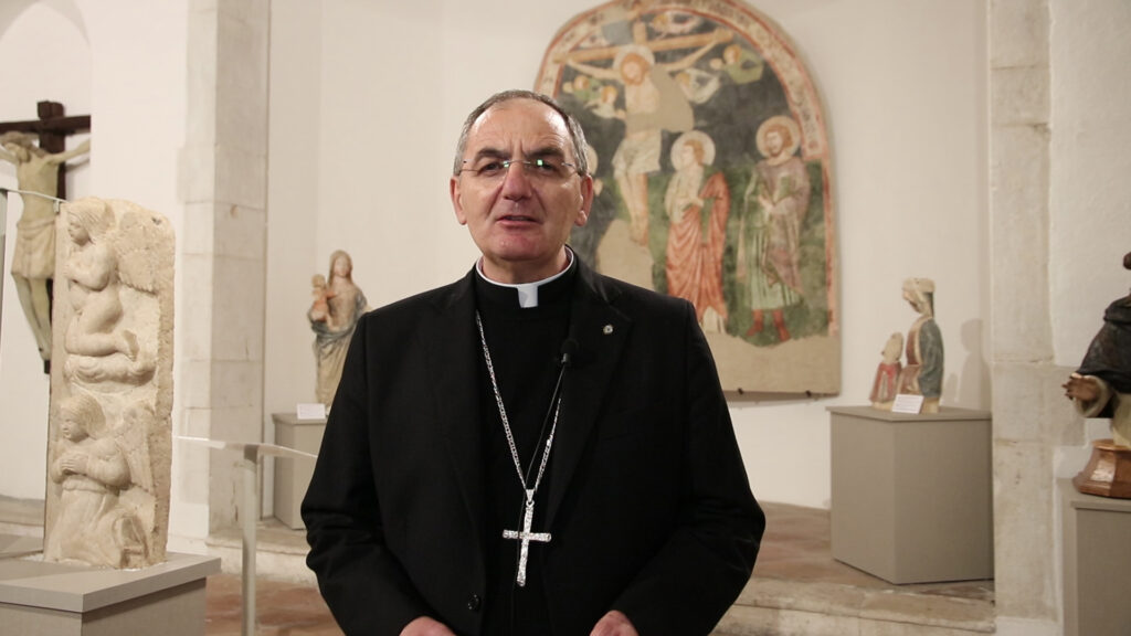 Il Vescovo della Diocesi Teggiano - Policastro, Antonio De Luca, assicura tutti i fedeli nella preghieria - Italia2Tv