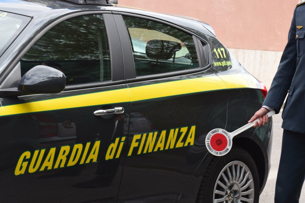 Colonnello della Guardia di Finanza arrestato per truffa e peculato