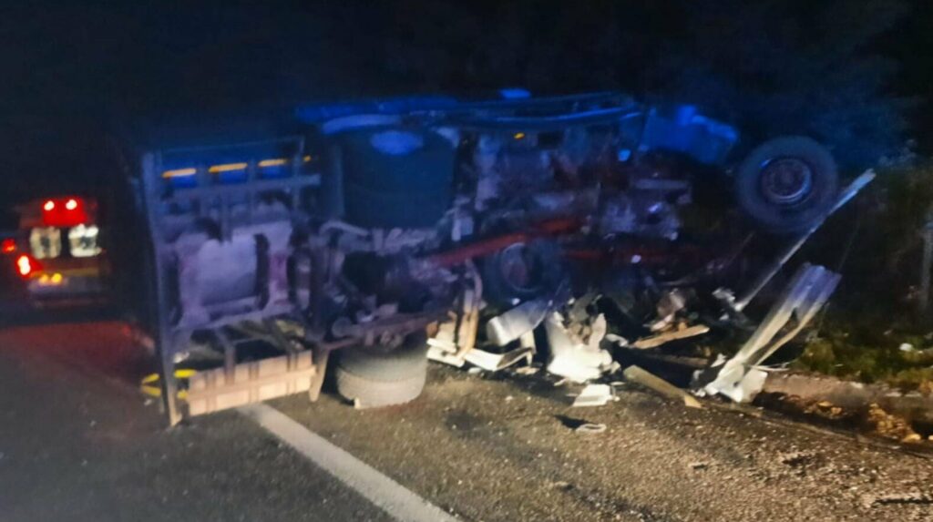 Incidente sulla A2, furgone si ribalta: paura per il conducente - Info Cilento