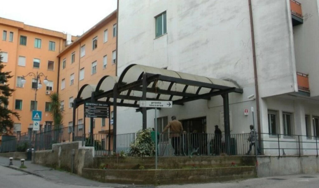 Ospedale Vallo della Lucania: è emergenza coperte e lenzuola. Parenti costretti a portarle da casa | Nurse Times