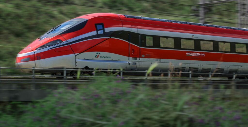 Frecciarossa Trenitalia | Biglietti, orari treni e prezzi 2022 | Acquista online | Trainline