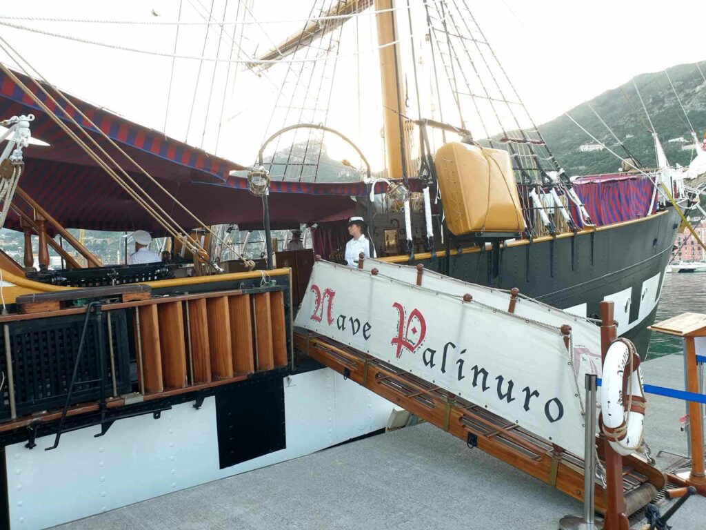 Porto di Salerno: tutti a bordo della nave Scuola Palinuro